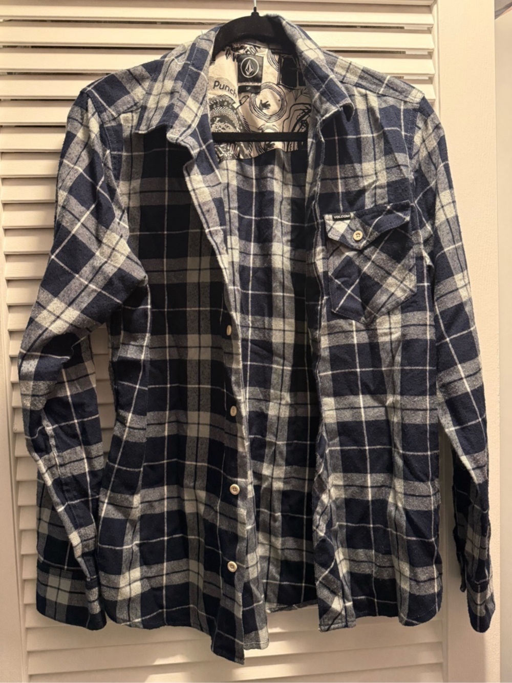 Volcom Classic Fit Plaid Button Down in Navy Blue & White Size Small